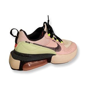 Nike size 7 women’s colorful sneaker